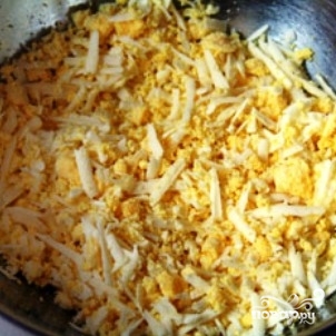 Рецепт Яйца, фаршированные сыром и чесноком