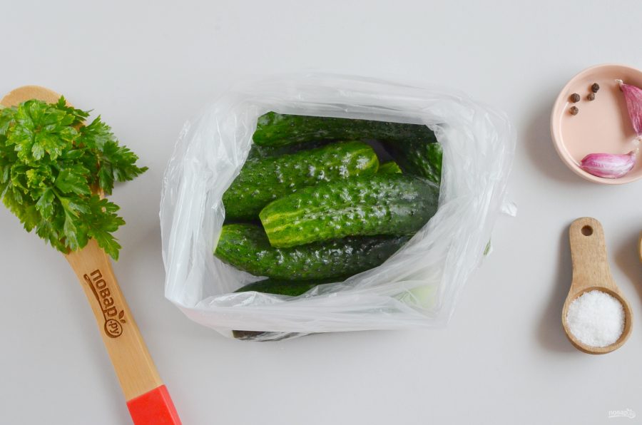 Овощи в пакете рецепт. Мороз овощи пакет. Огурцы соленые в магните в пакете. Фото сложенного огурца в коробках.