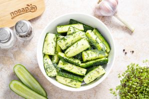 Огурцы с чесноком и укропом