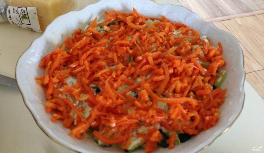 Копченая курица перец корейская морковь. Салат копченая грудка корейская морковка. Салат с копчёной грудкой и корейской морковью. Салат из копчёной грудки и корейской моркови. Салат из копченой грудки с морковкой корейской.