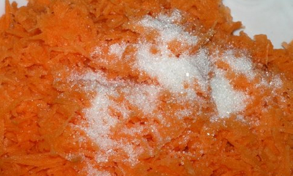 Рецепт Салат из моркови со сметаной