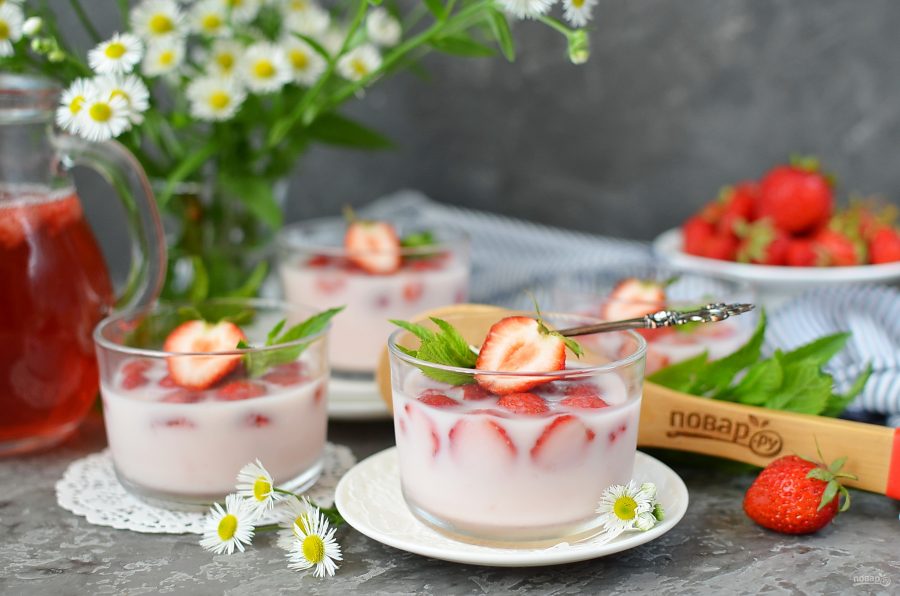 Йогуртовое желе с ягодами