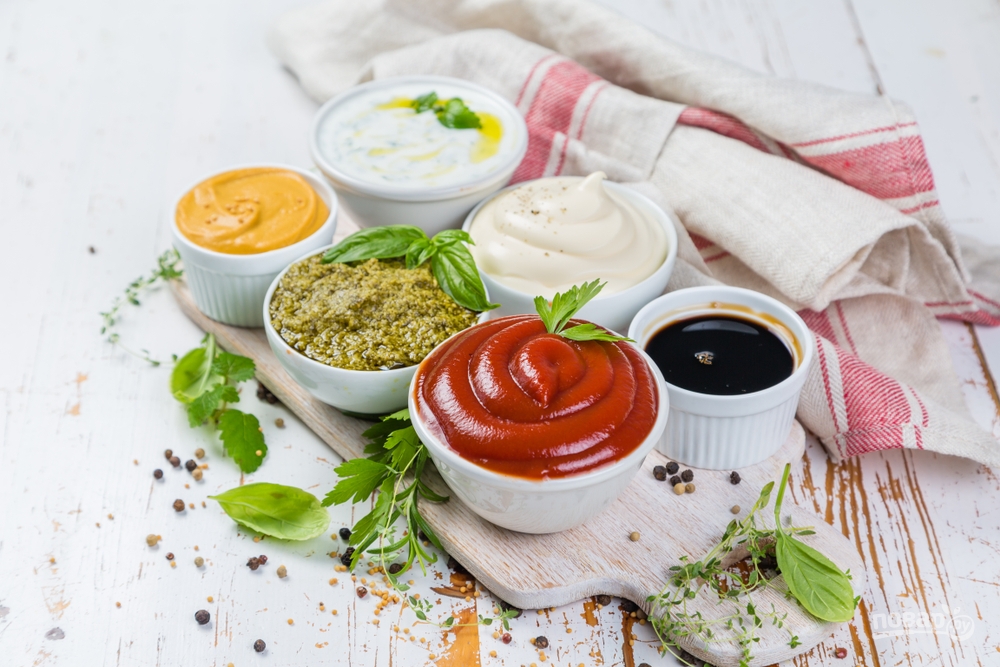 Все дело в соусе: 4 простые и вкусные заправки для салатов