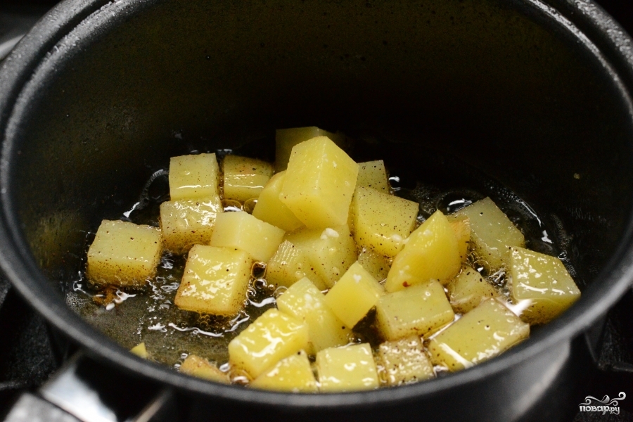 Можно ли жареную картошку в пост. Картофель медленного обжаривания. Картофель карри. Жареный картофель карри. Жареная картошка с карри.