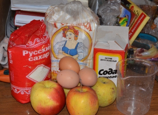 Рецепт Шарлотка с яблоками в аэрогриле