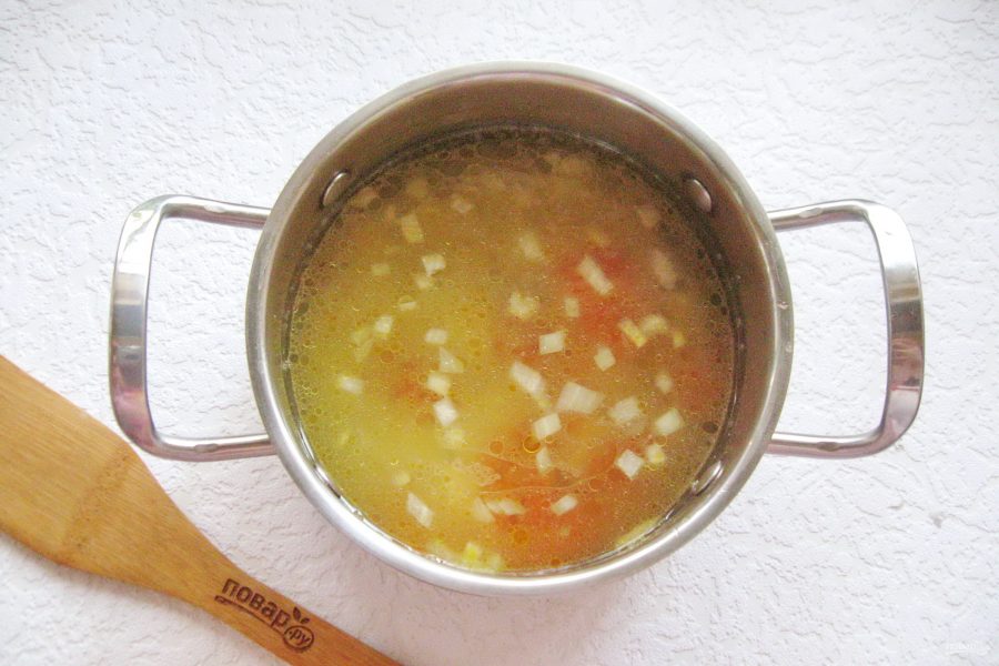 Куриный суп с сельдереем и рисом