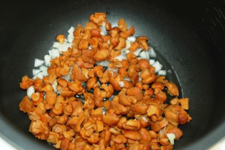 Рецепт Лисички, запеченные в сметане с картофелем