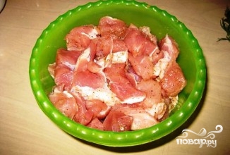 Рецепт Мясо в горшочках со сметаной