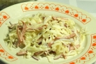Салат с капустой и копченой колбасой