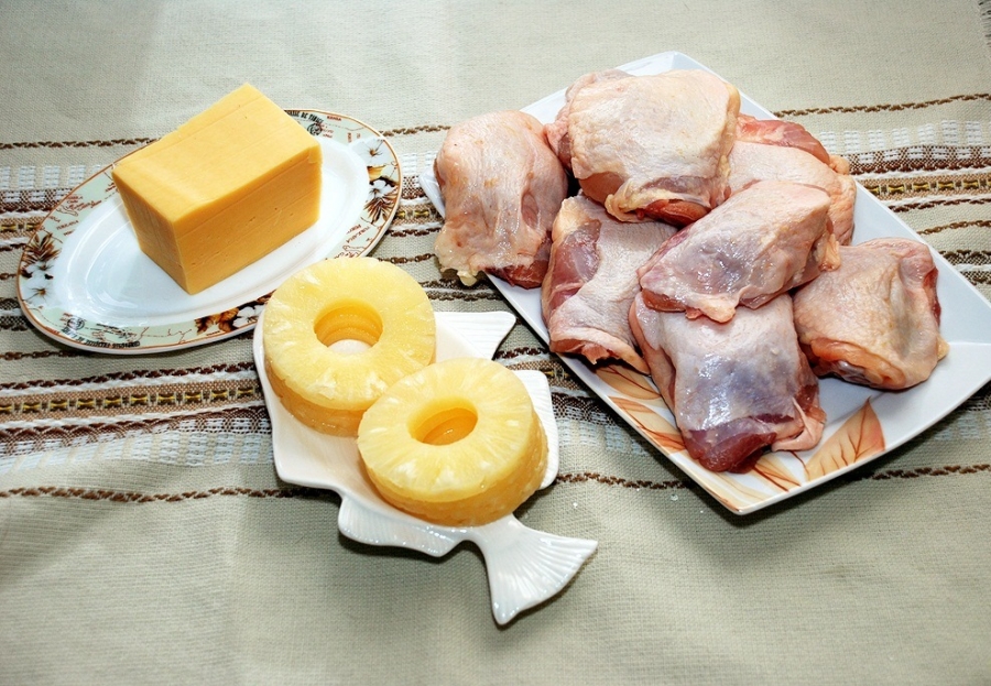 Рецепт Курица с ананасами и сыром