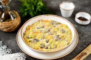 Куриные сердечки тушеные с тыквой в сметанном соусе