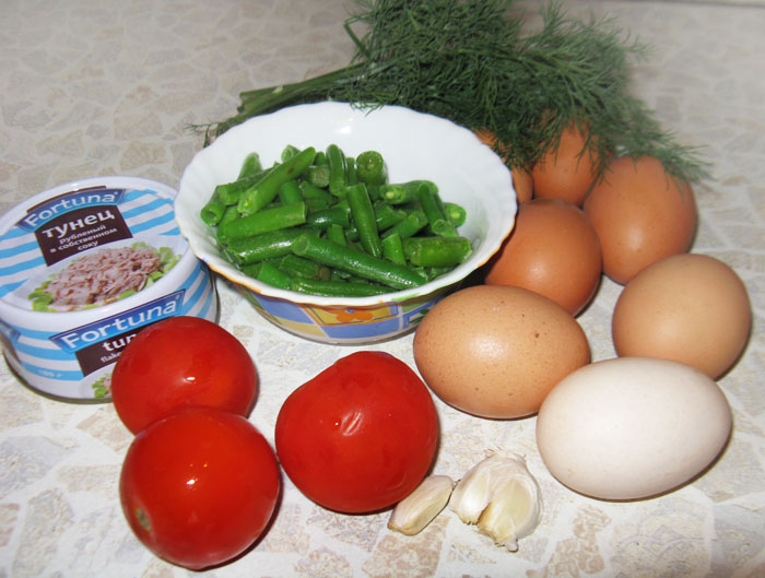 Рецепт Омлет с тунцом и помидорами