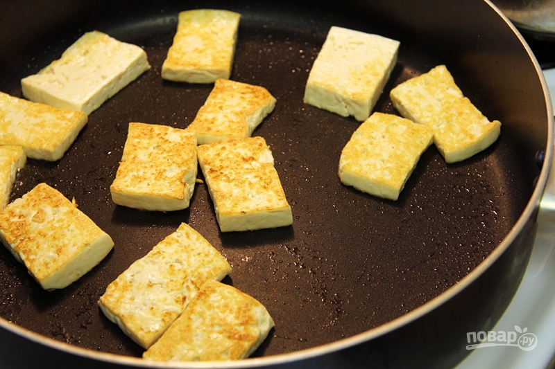 Что можно приготовить из сыра на сковороде. Жареный тофу на сковороде. Сыр тофу жидкий. Тофу в духовке. Сыр тофу плавится?.