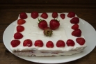Клубнично-творожный торт без выпечки