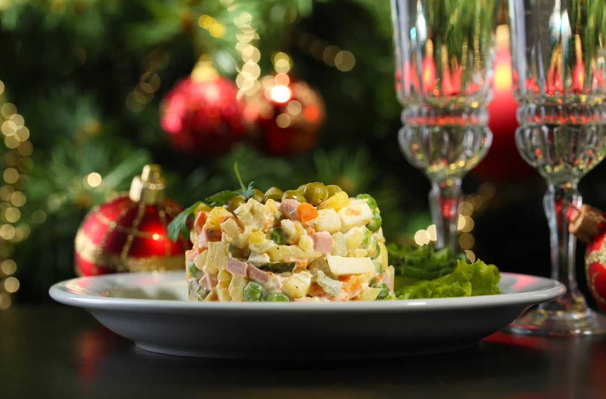 Новогодняя ностальгия! 7 блюд, которые не покидают новогодний стол с советских времен