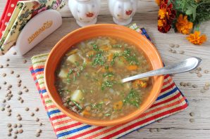 Постный суп из зеленой чечевицы