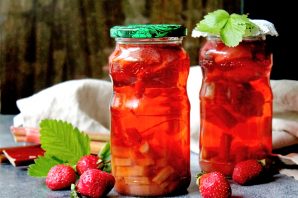 Компот из ревеня и клубники на зиму