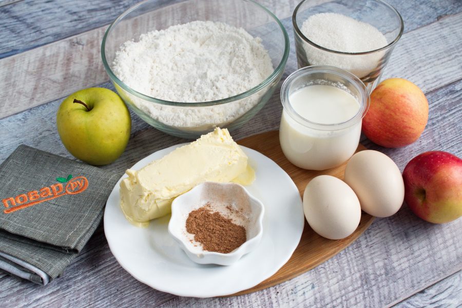 Масло яблоки мука. Яблочный пирог яйца, мука, сахар, сметана. Мука молоко яйца сахар. Подготовка к использованию муки сахара и яиц.
