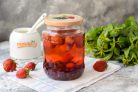 Компот из клубники и смородины на зиму