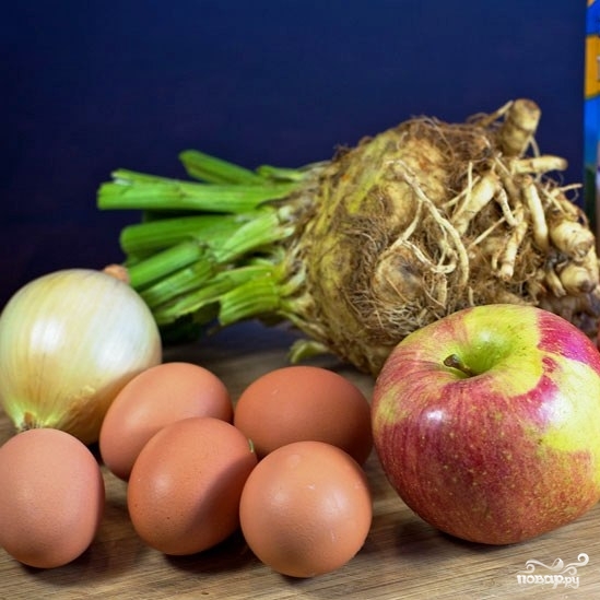 Рецепт Салат из сельдерея с яблоками и яйцами