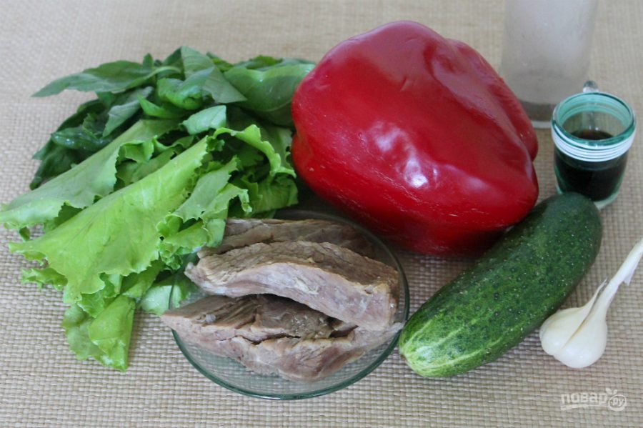 Салат с говядиной, болгарским перцем и огурцом
