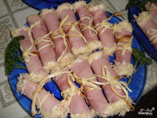 Рецепт Ветчина, фаршированная сыром с чесноком