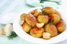 Запеченный картофель с чесноком