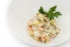 Салат из куриной грудки с креветками