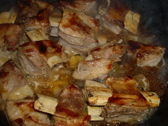 Рецепт Тушеные говяжьи ребрышки с картошкой