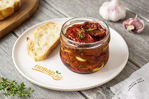 Сушеные томаты в масле