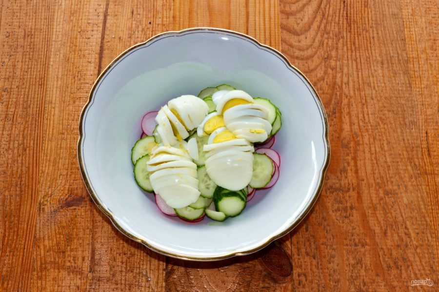 Салат из редиса с огурцом и яйцом