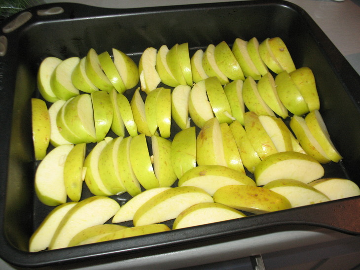 Рецепт Шарлотка с клубникой и яблоками