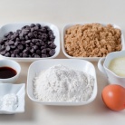 Рецепт Пирожные с шоколадно-ванильной глазурью