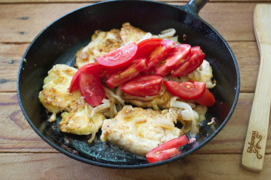 Рецепт грудки куриной с овощами на сковороде. Грудка с помидором фото 70 на 70.