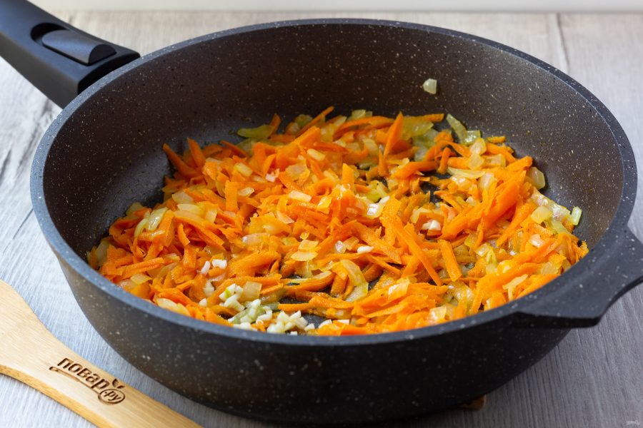 Гречка с курицей на сковороде с луком и морковью рецепт с фото