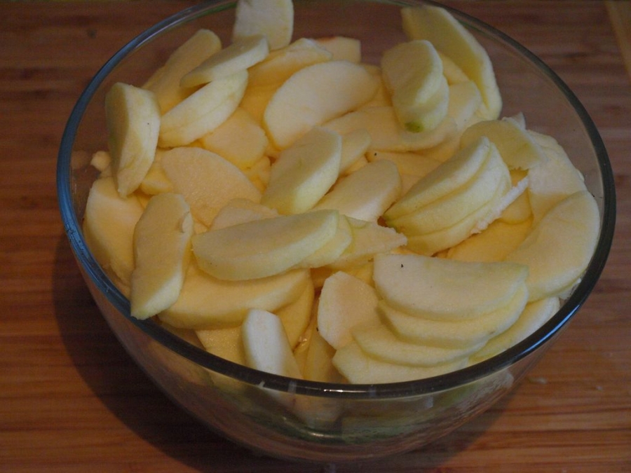 Рецепт Шарлотка с яблоками с коньяком