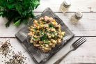 Салат с ветчиной, шампиньонами и кукурузой