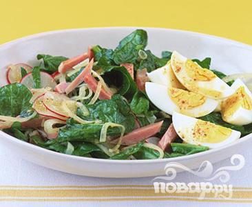 Рецепт Салат из шпината с ветчиной и яйцами
