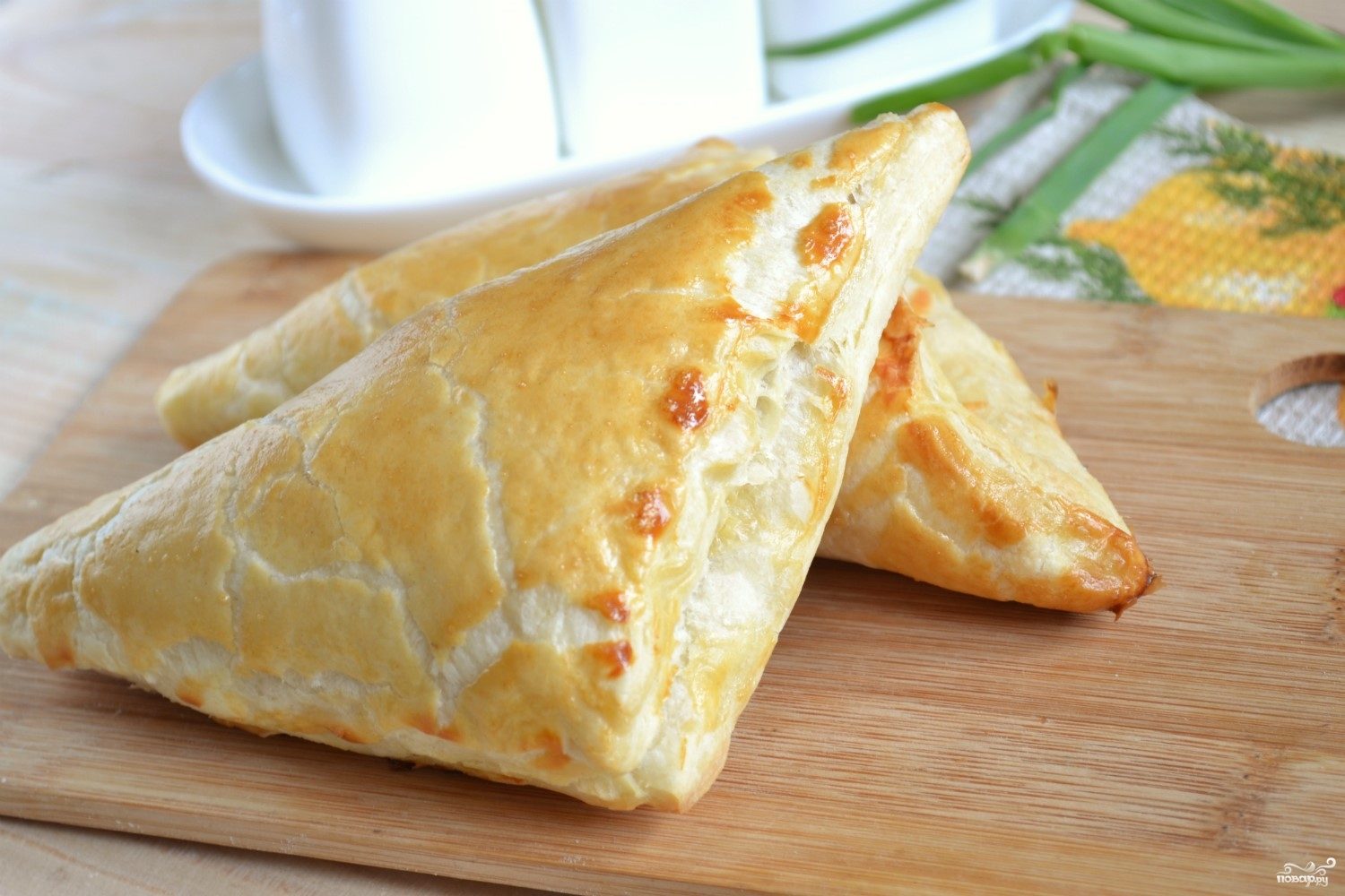 http://img.povar.ru/uploads/9b/7c/ae/00/hachapuri_s_sirom_iz_sloenogo_testa-257380.JPG