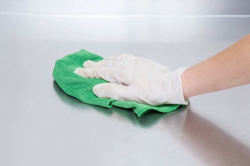 При уборке и использовании чистящих средств работайте в перчатках!