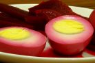 Яйца, маринованные со свеклой