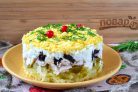 Салат "Торжество" с курицей и черносливом