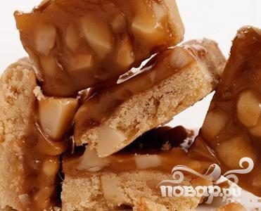 Рецепт Пирожные с орехами макадамия и сиропом