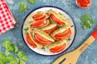 Ушки с колбасой и помидорами