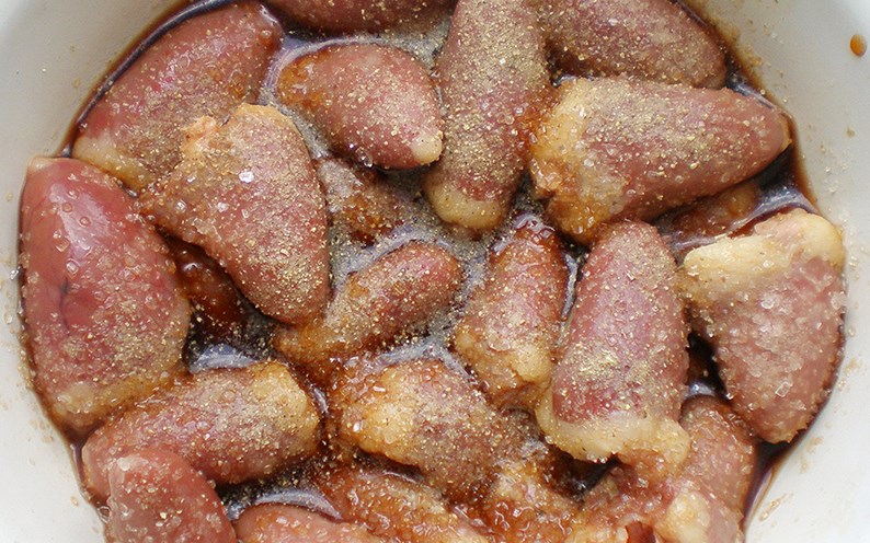 Рецепт Шашлычки из куриных сердечек на шпажках в духовке