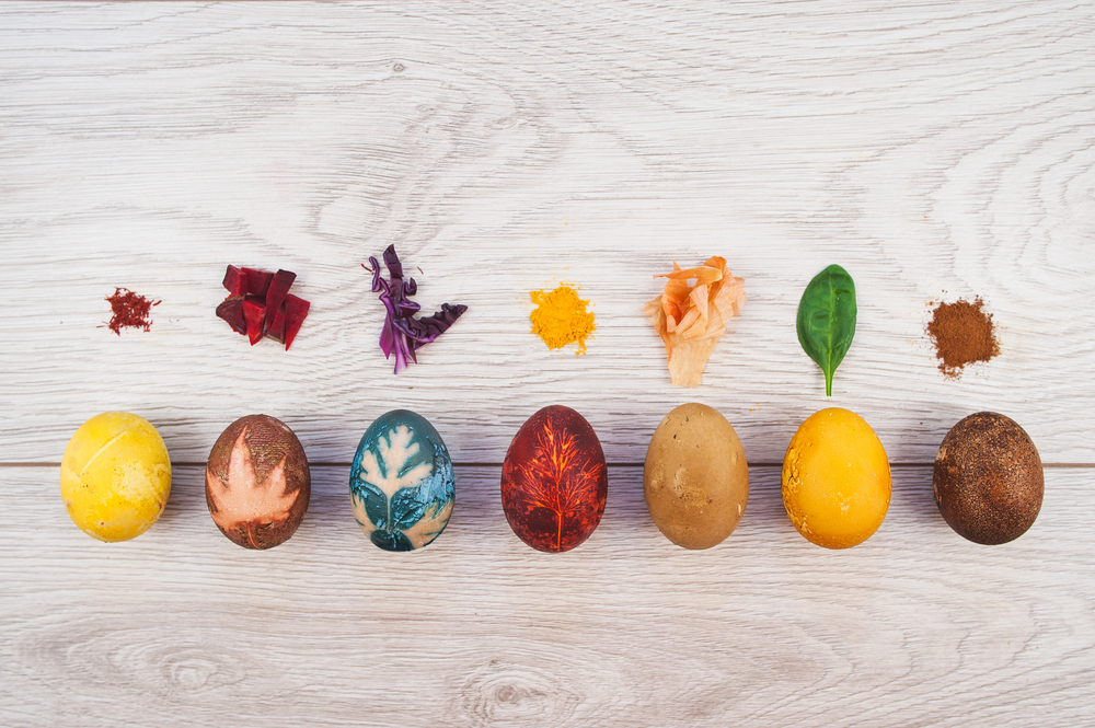 Натуральные красители яиц: как просто красить яйца шелухой, специями и овощами