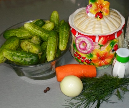 Рецепт Маринованные огурцы с морковкой на зиму