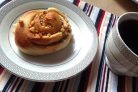 Рецепт блюд из меда. bulochki s medom prv 388098. Рецепт блюд из меда фото. Рецепт блюд из меда-bulochki s medom prv 388098. картинка Рецепт блюд из меда. картинка bulochki s medom prv 388098. Рецепты с медом очень разнообразны. Продукт можно включать в состав десертов, первых блюд, салатов, различных закусок. Медовые лакомства очень распространены на востоке. Халва, козинаки, чак-чак пользуются огромной популярностью и готовятся достаточно легко. Мед входит в состав многих соусов и заправок. Блюда с его использованием становятся более аппетитными и ароматными.