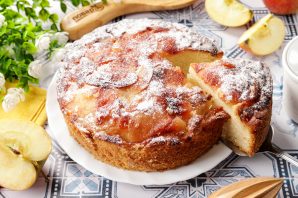 Шарлотка с яблоками в аэрогриле