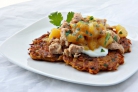 Куриные грудки с картофельными оладьями и чатни